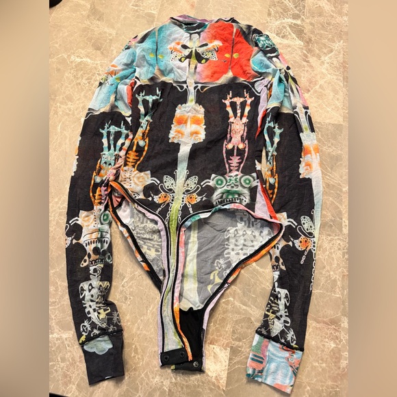 SKIMS SUMMER MESH LONG SLEEVE BODYSUIT SIZE L - Picture 8 of 9